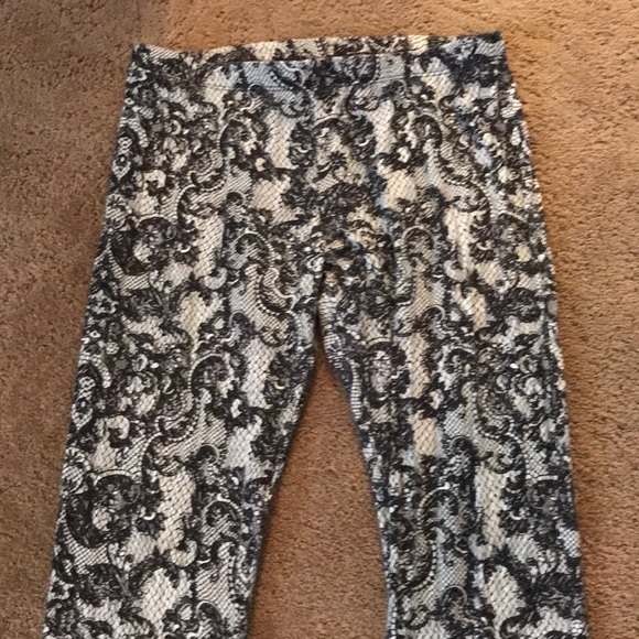 Fun patterned pants - Picture 2 of 4